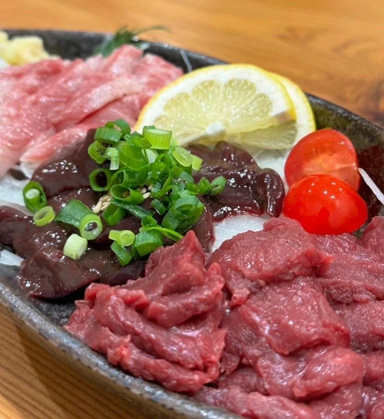 熊本ならではの極上馬刺しを贅沢に3種盛り！