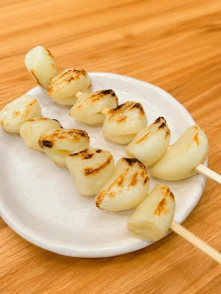 熊本市で馬串を味わう居酒屋でディナー｜本日のおすすめ【にんにく串】